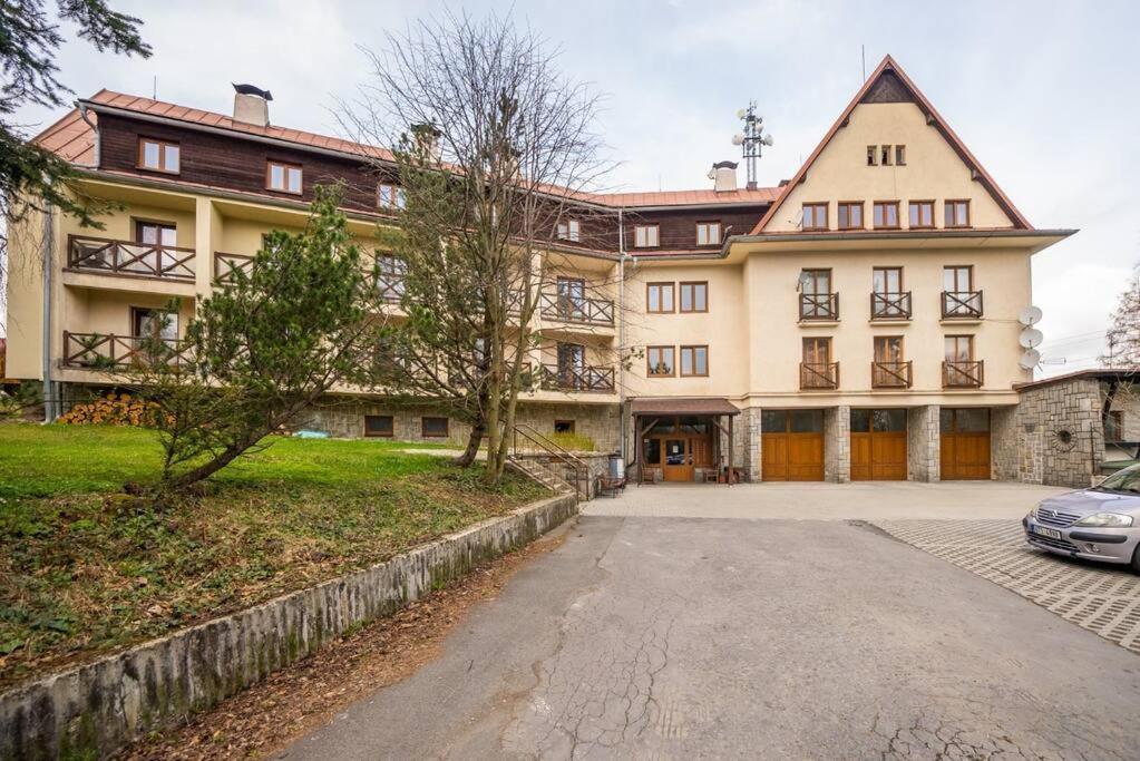 Prostorny Apartman Pro 4 Osoby V Beskydech Apartamento Kunčice pod Ondřejníkem Exterior foto